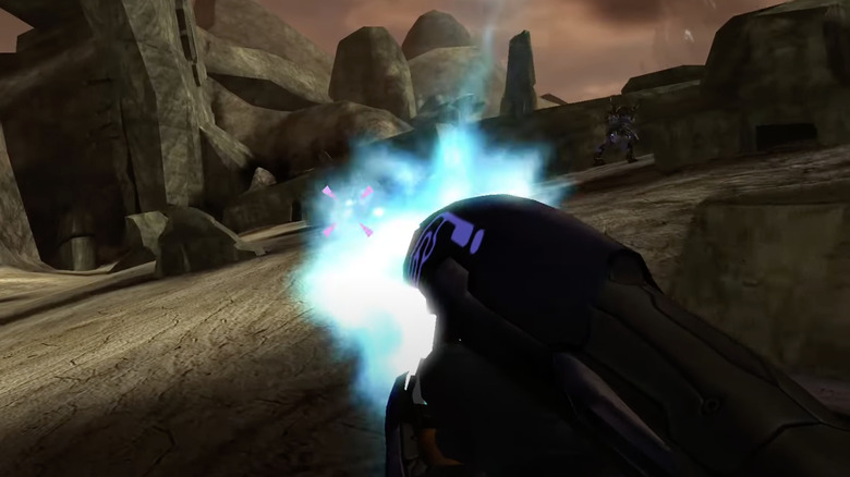 Halo 2 Alphamoon shooting plasma rifle