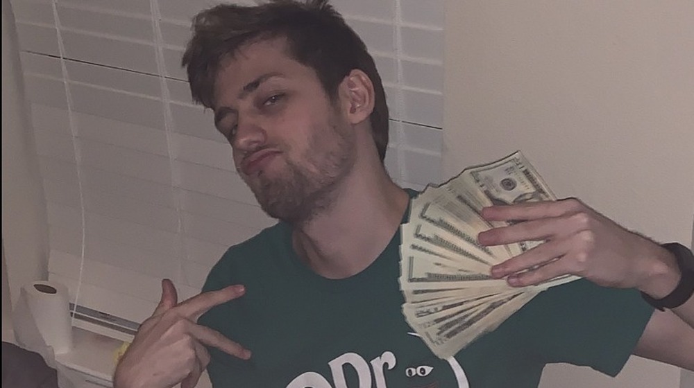 Sodapoppin poses with money