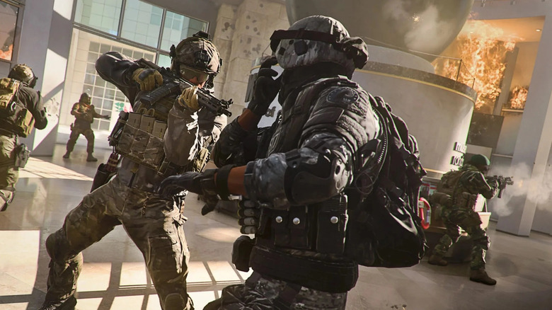 MW2 multiplayer soldier close quarters combat