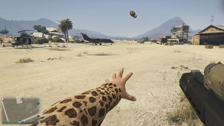 GTA 5 throwing explosive while aiming