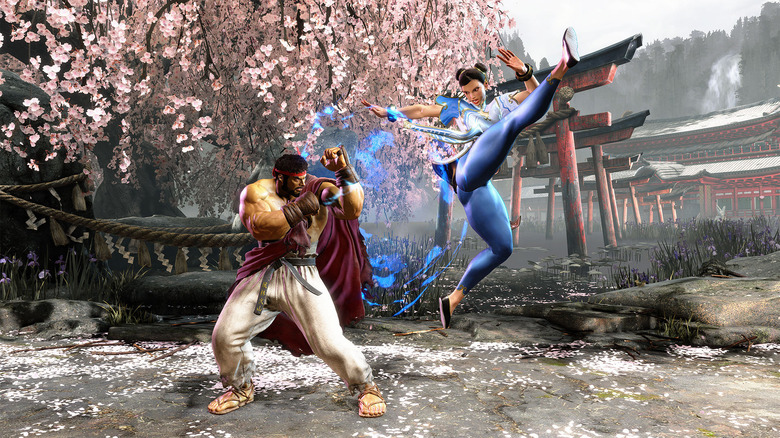 Chun-Li kicks Ryu