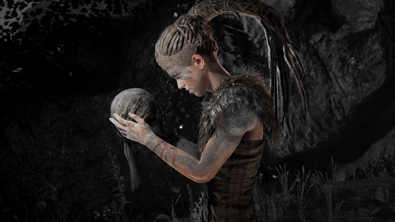 Senua holding Dillion's head