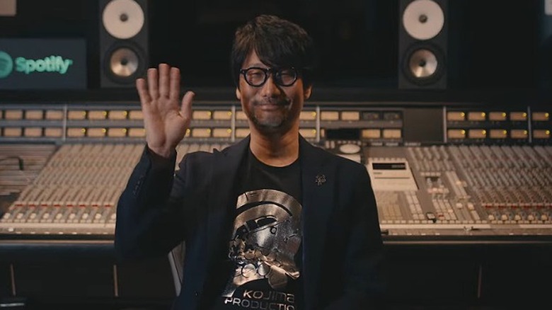 Kojima waving in studio