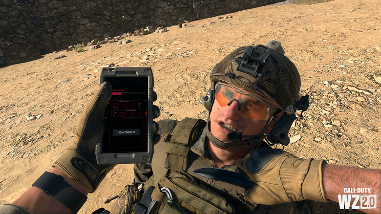 Warzone 2.0 solider scanning phone
