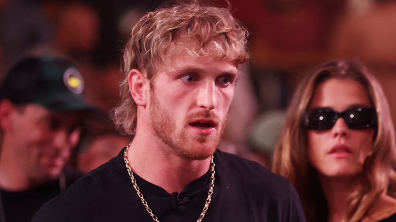 Logan Paul gold chain boxing event