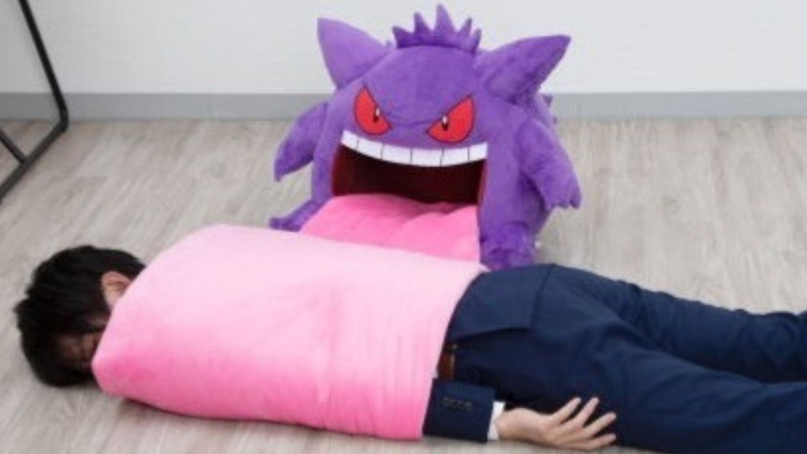 Pokemon Fans Really Want To Sleep Inside Gengars Mouth 