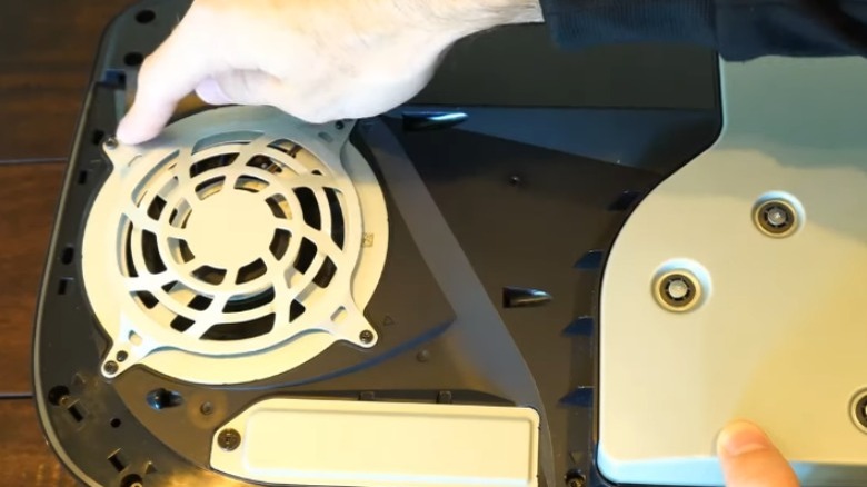 YourSixStudios pointing at fan screw