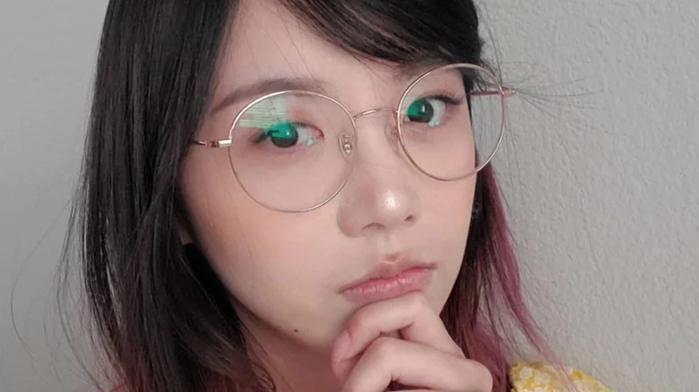 LilyPichu glasses selfie
