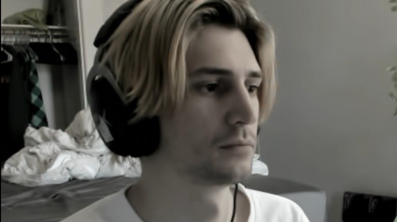 xQc looks right