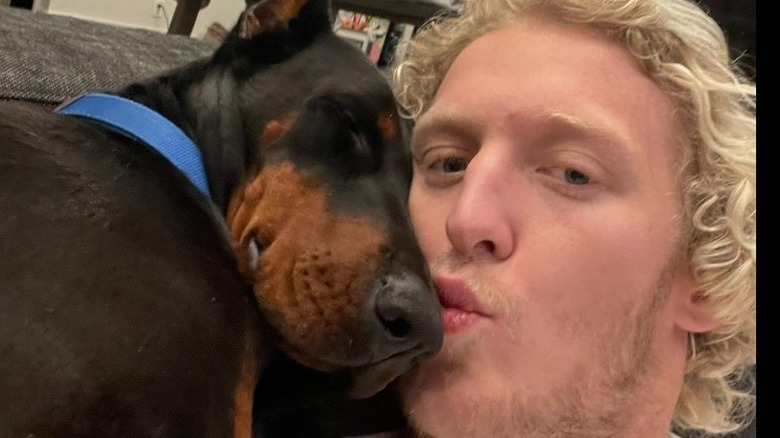 Tfue and his dog