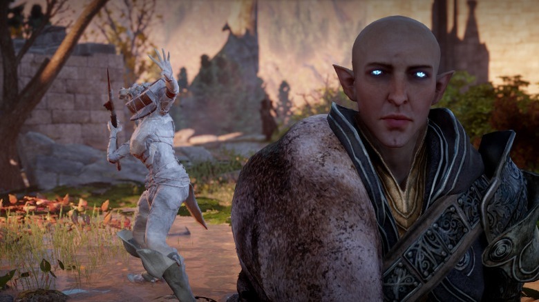 Solas (right) turning Qunari Viddasala (left) to stone