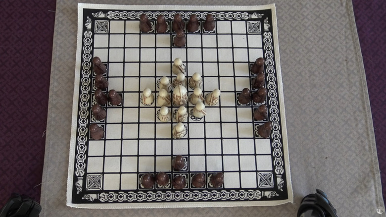 Hnefatafl board set to play 