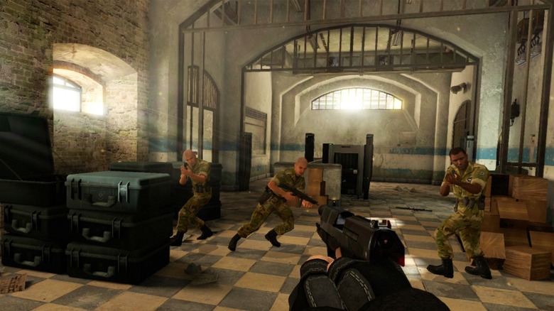James Bond fighting soldiers in first person