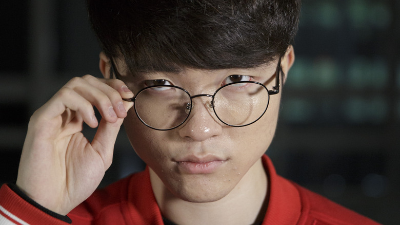 faker holding glasses