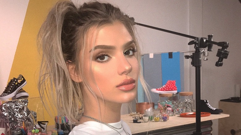 Alissa Violet Ponytail Microphone Shoe