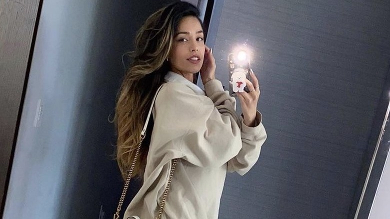 Valkyrae mirror selfie