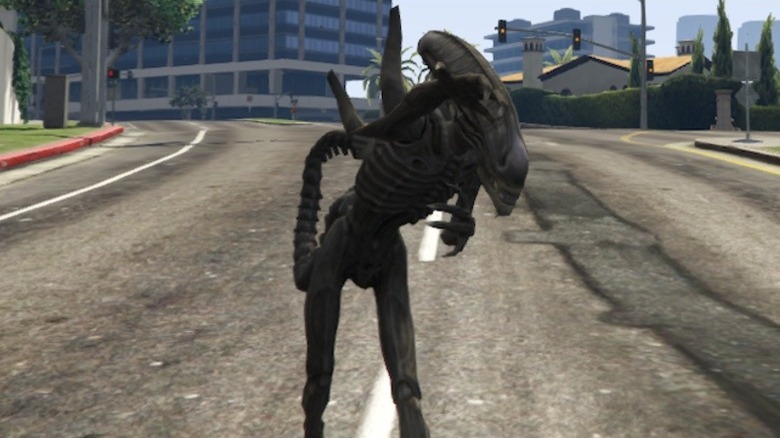 GTA 5 Xenomorph strolling