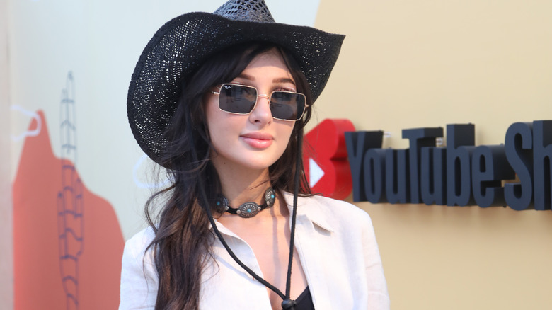 SSSniperWolf hat and shades