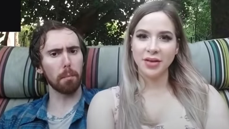 Asmongold and Pinksparkles sitting together