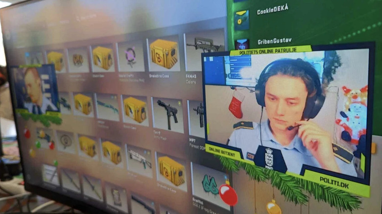 Danish police officer playing game online
