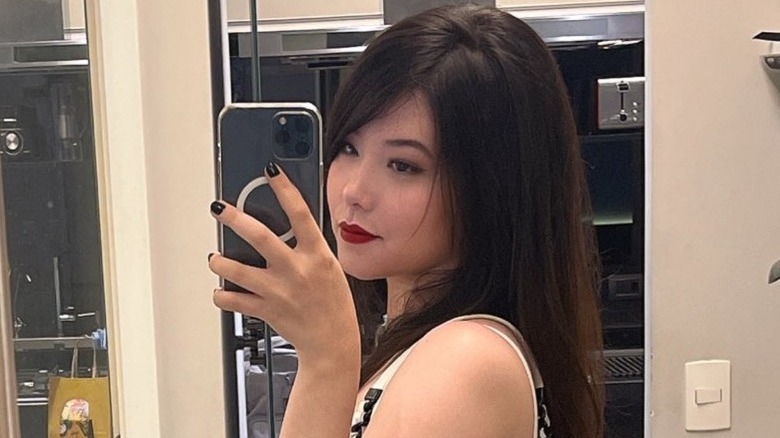 TSM Mayumi mirror selfie