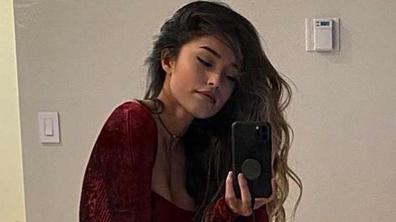 Valkyrae mirror selfie