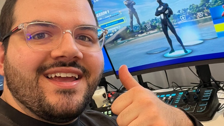 CouRageJD thumbs up