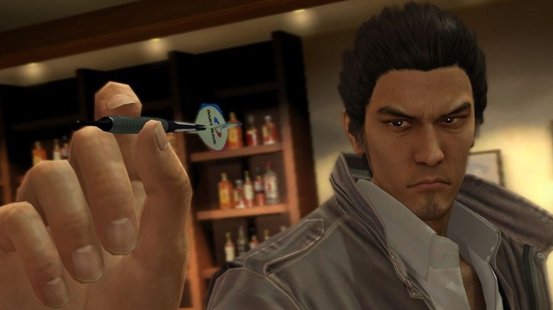 Kiryu holding dart