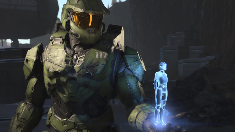 Master Chief holding holo display of the Weapon