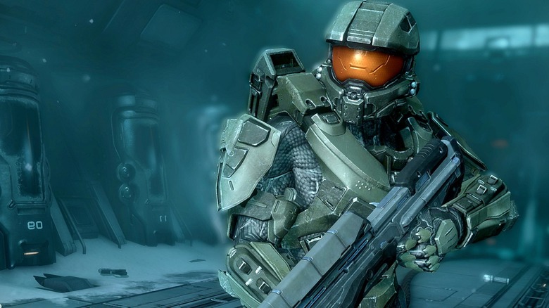 Master Chief lowering his rifle