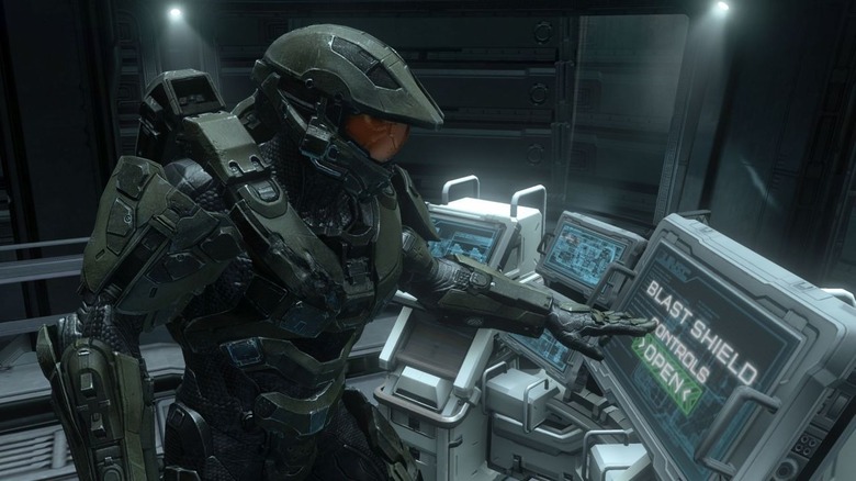 Master Chief disabling blast shields on terminal