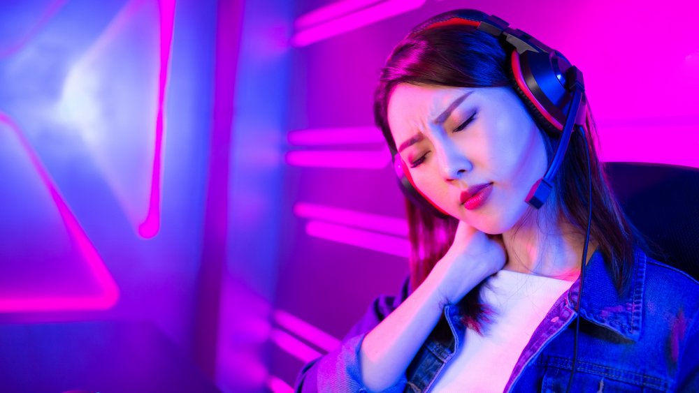 Woman gamer with neck pain