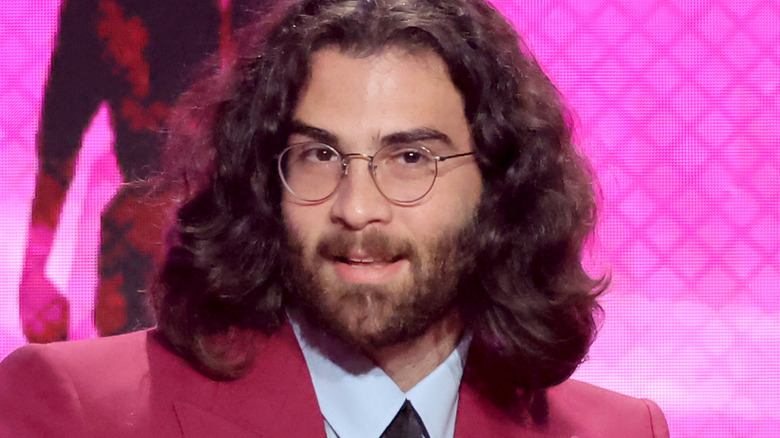 Hasan presenting Streamy awards