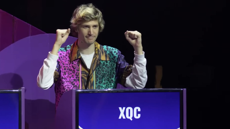 xQc holding his fists up