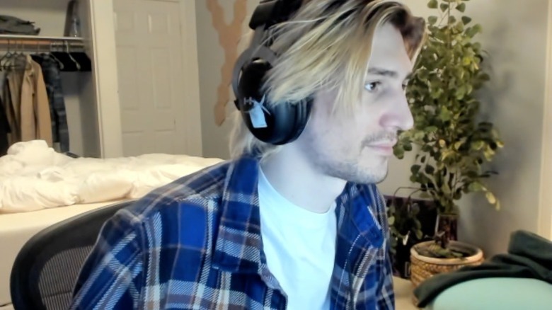 xQc looks right